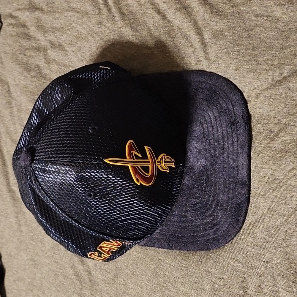 Cavs snap back hat